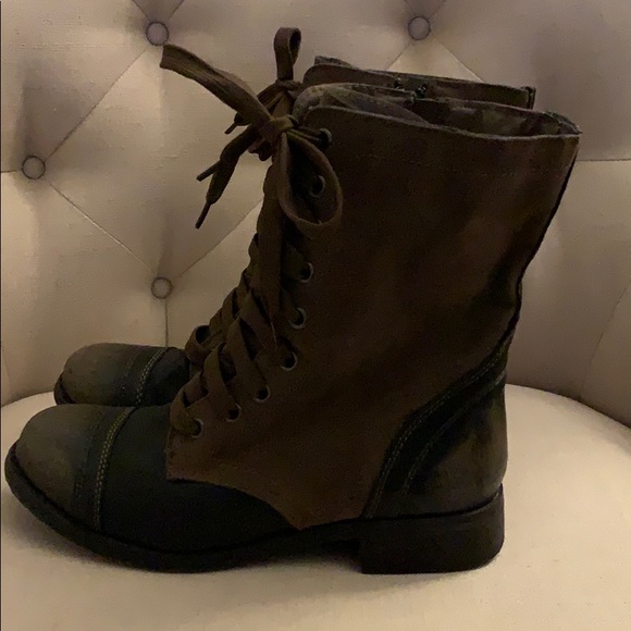 Wanted brand size 6 laced/ zippered boots - Picture 3 of 7